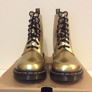 DR. MARTENS Gold Pascal NEW in box